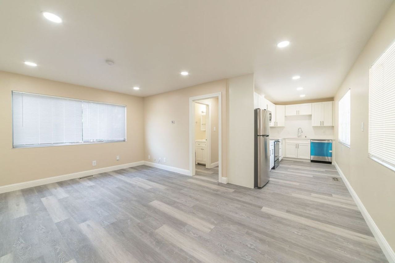 Listing photo 1 of 5