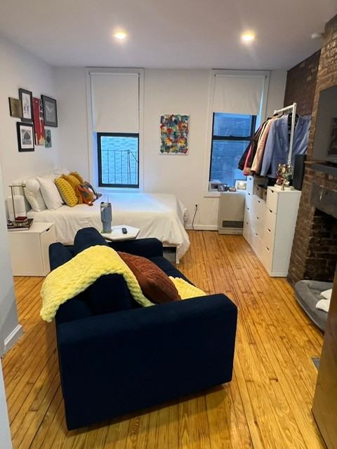 Listing photo 1 of 5