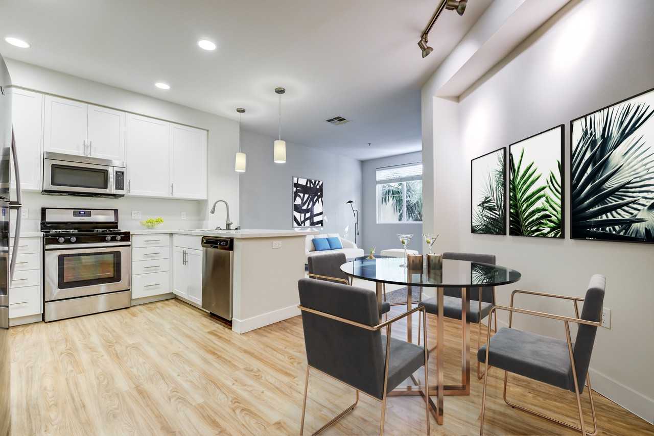 Listing photo 1 of 5