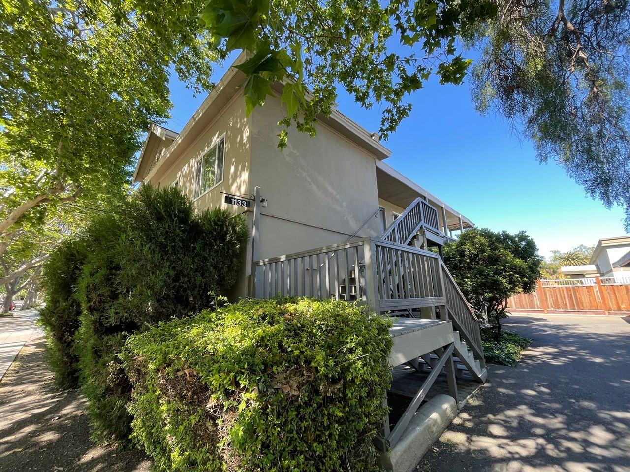 Listing photo 1 of 5