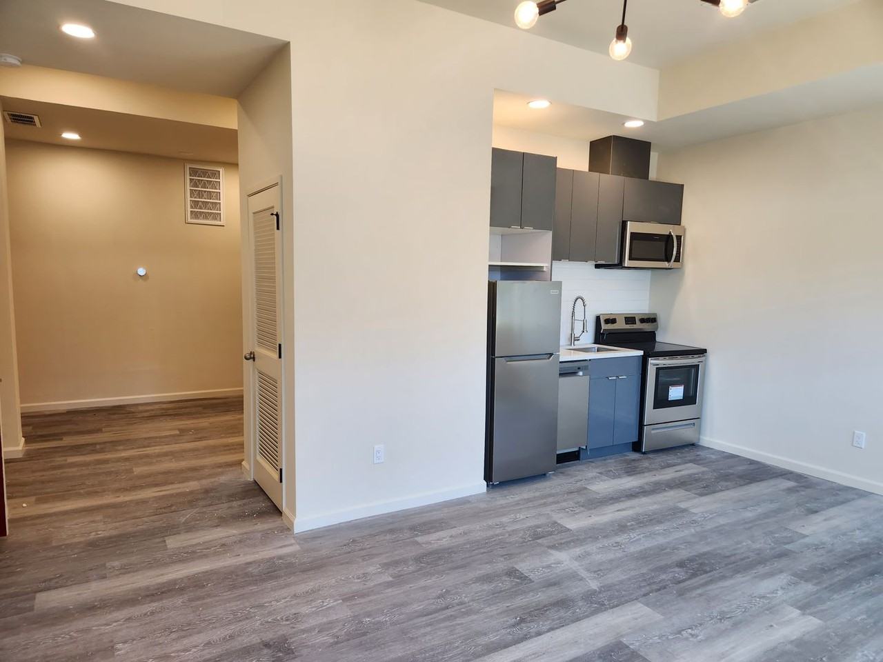 Listing photo 1 of 5