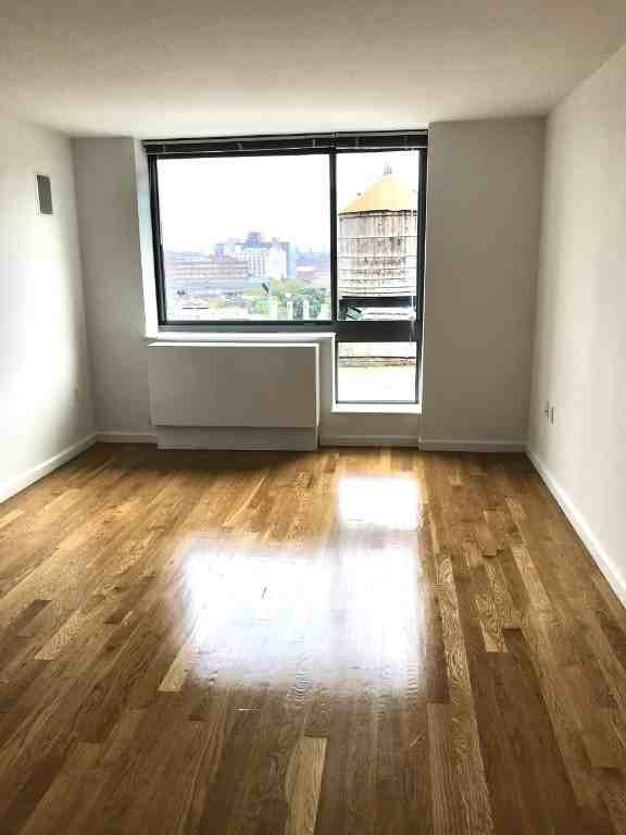 Listing photo 1 of 5