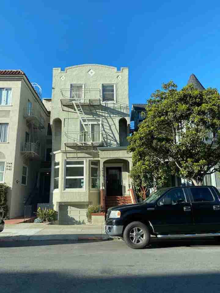 Listing photo 1 of 5