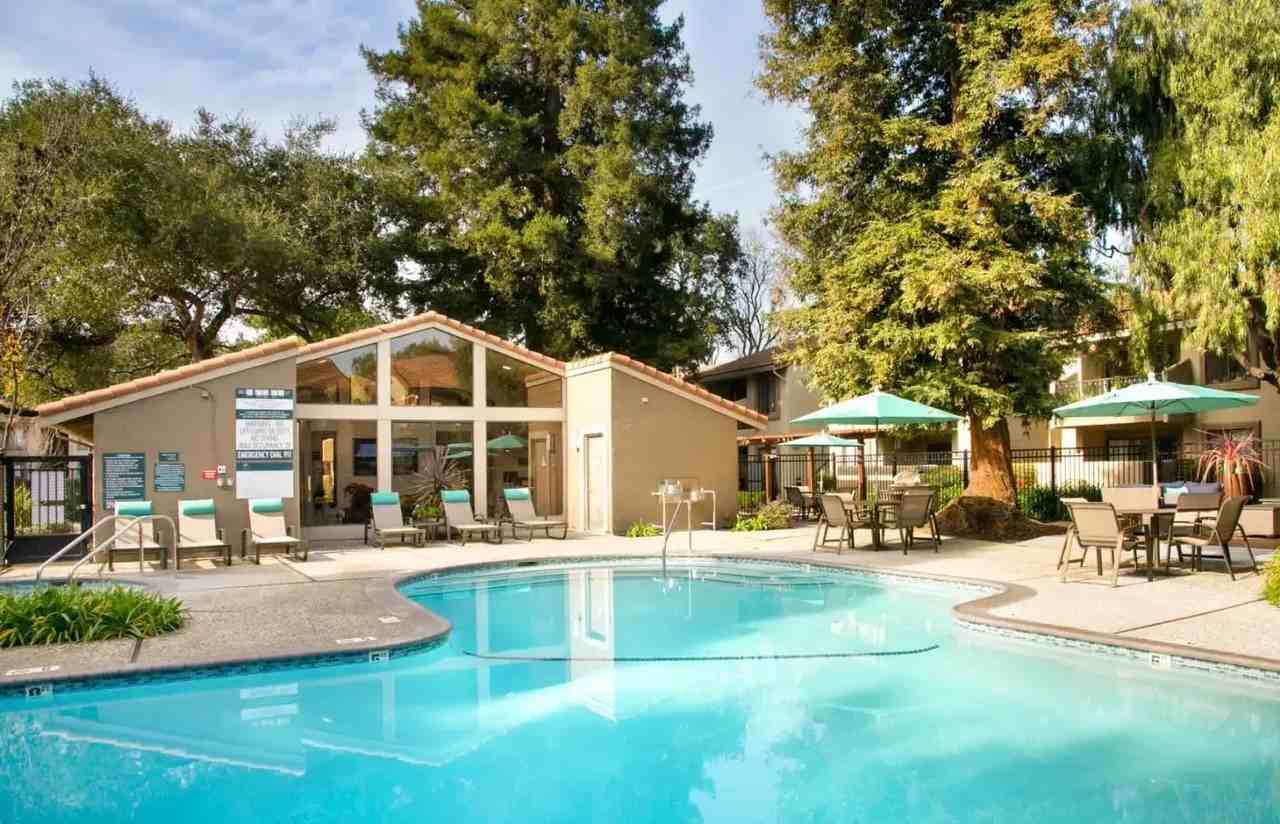 Listing photo 1 of 5