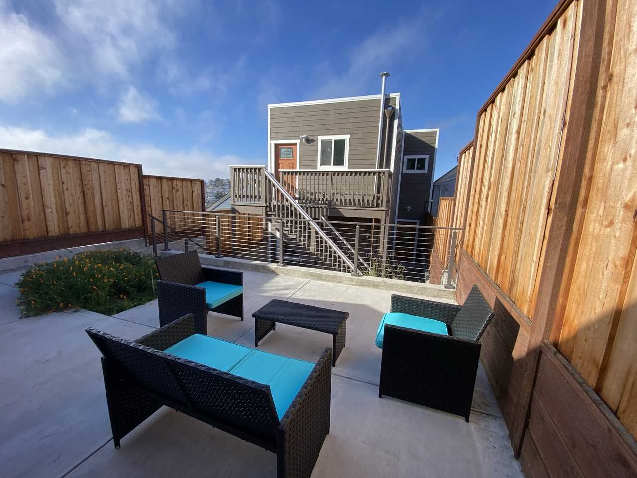 Listing photo 1 of 5