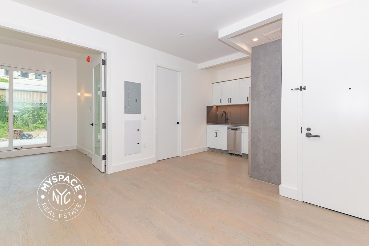 Listing photo 1 of 5