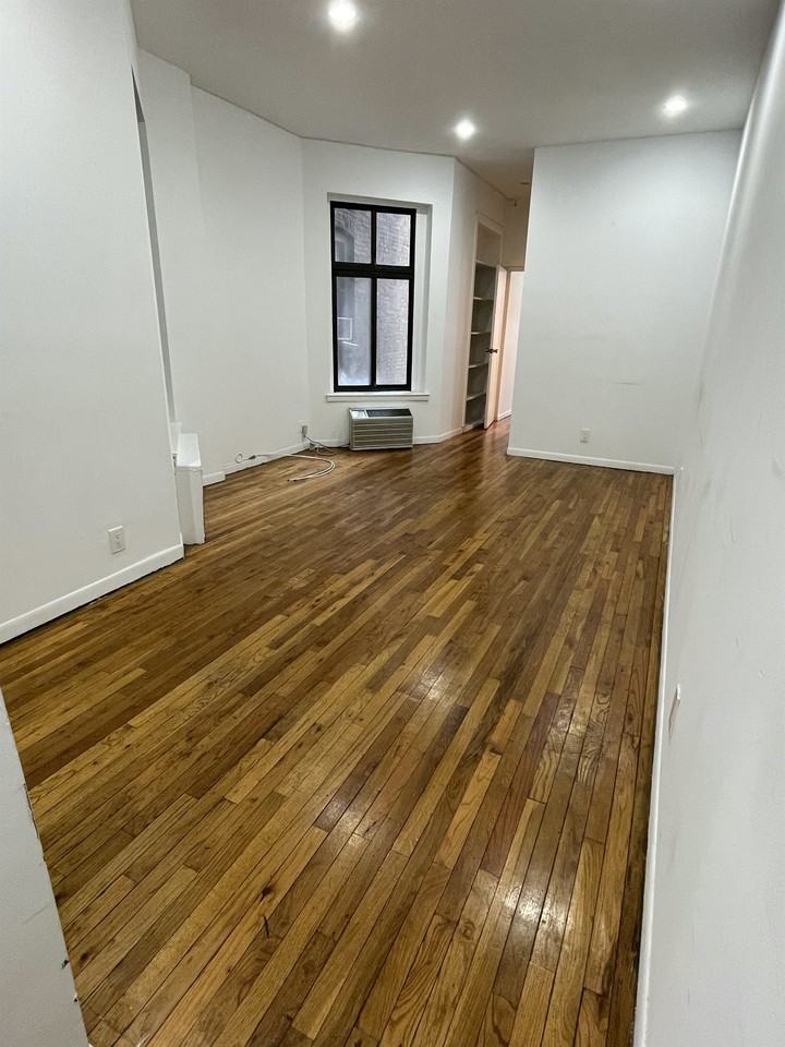 Listing photo 1 of 5