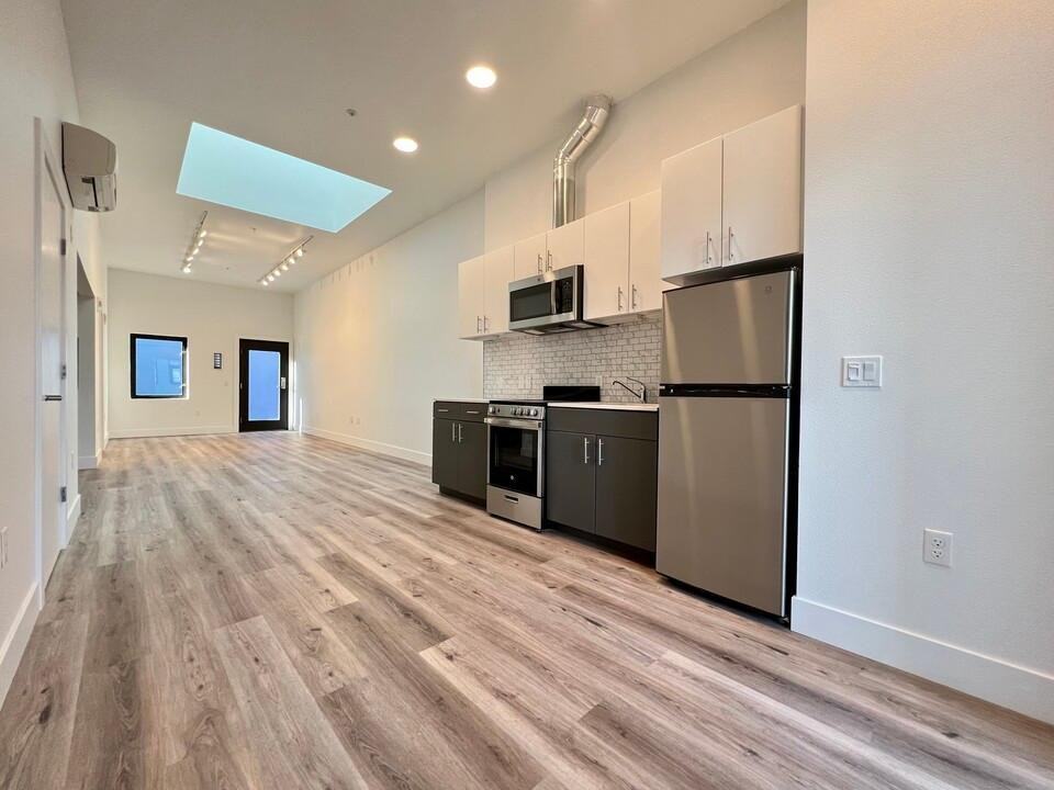 Listing photo 1 of 5