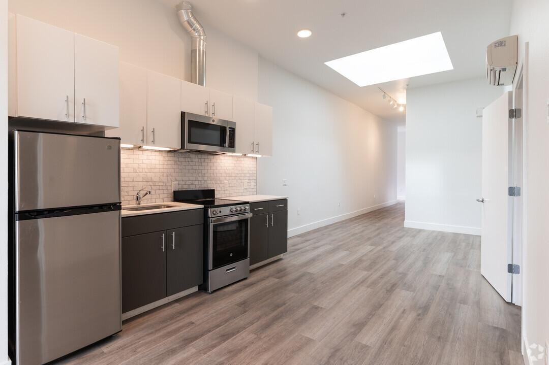 Listing photo 1 of 5