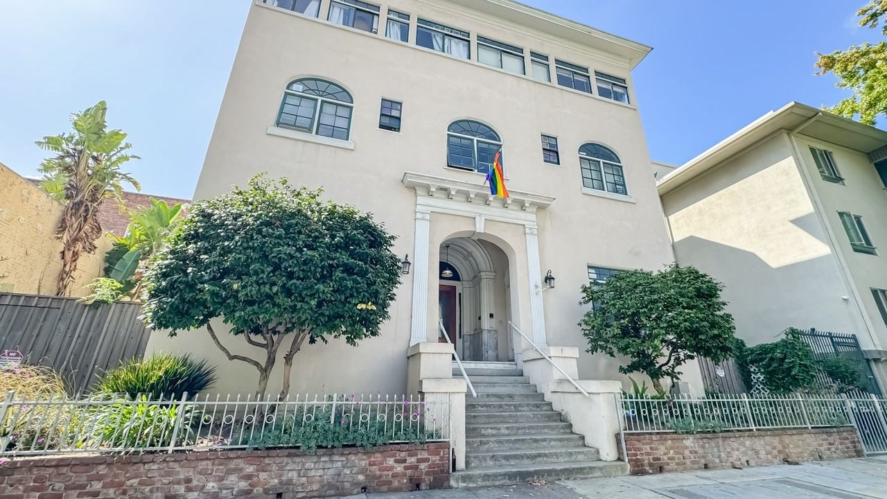 Listing photo 1 of 5