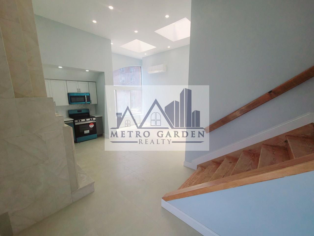 Listing photo 1 of 5