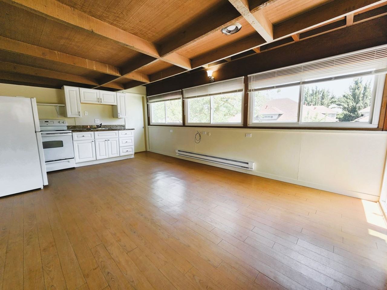 Listing photo 1 of 5