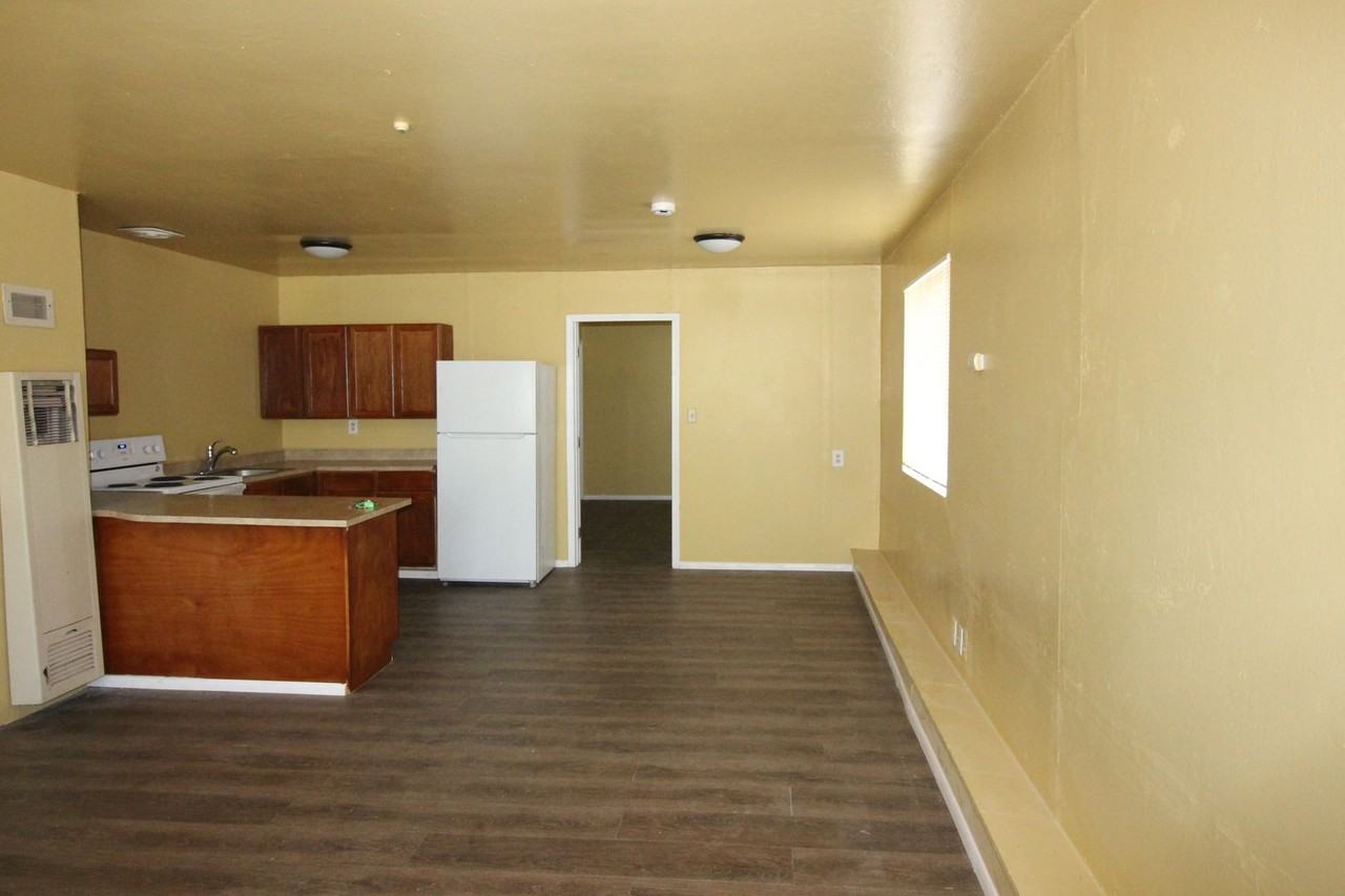 Listing photo 1 of 5
