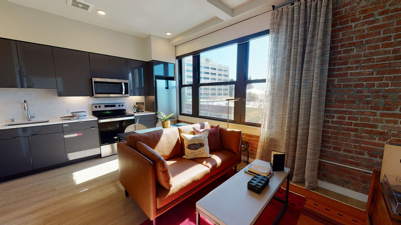 Listing photo 1 of 5