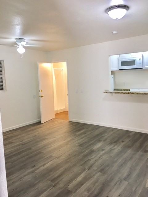 Listing photo 1 of 5