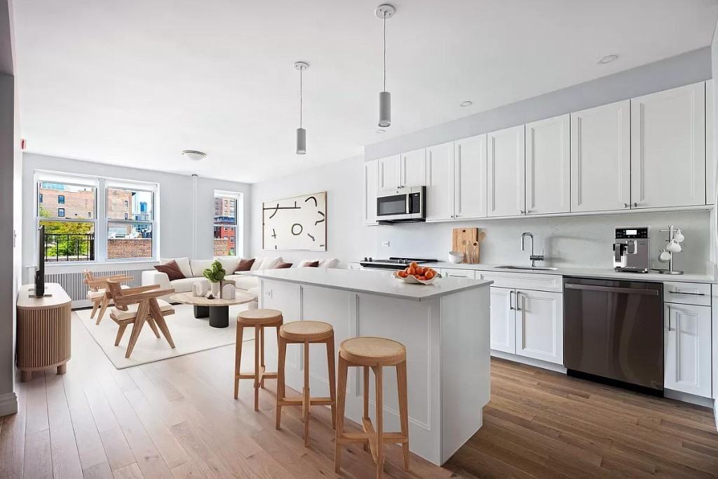 Listing photo 1 of 5