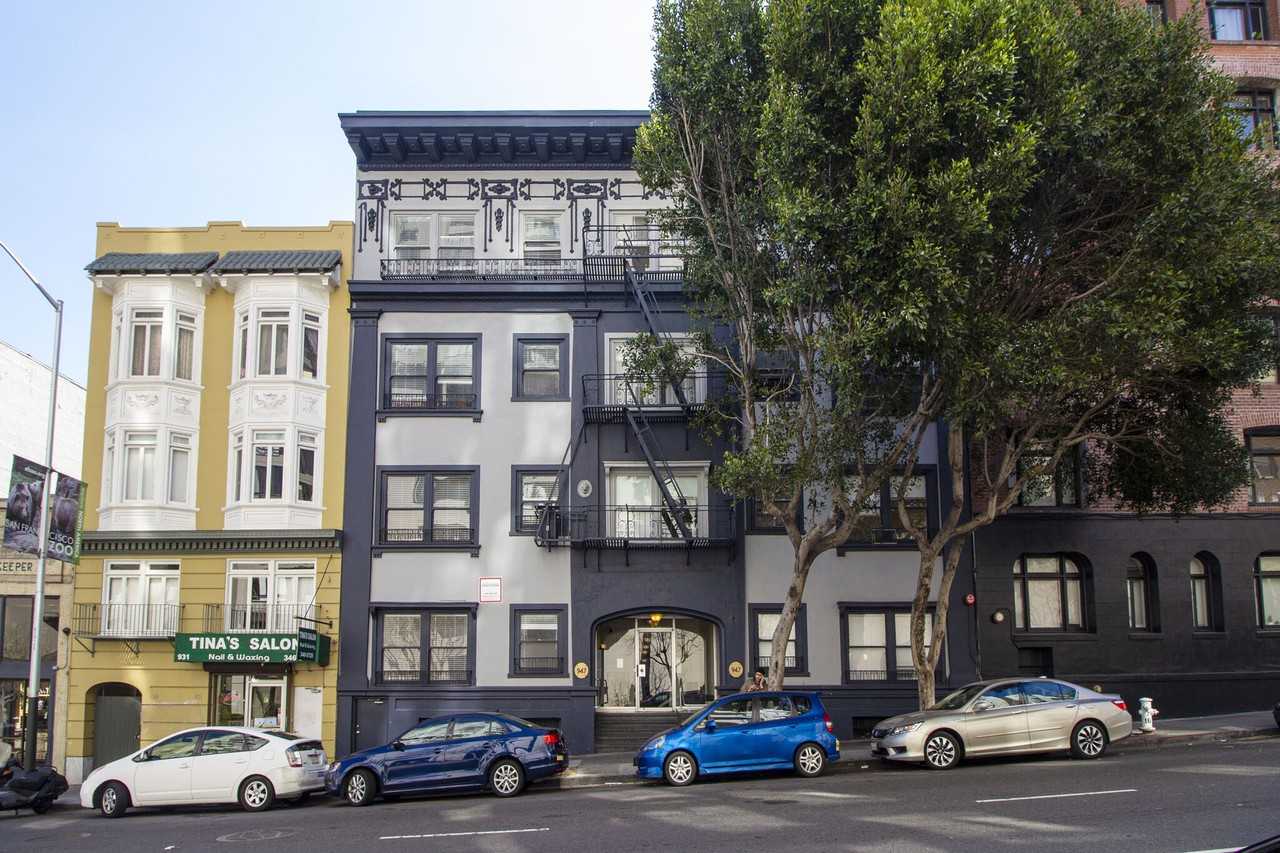 Listing photo 1 of 5