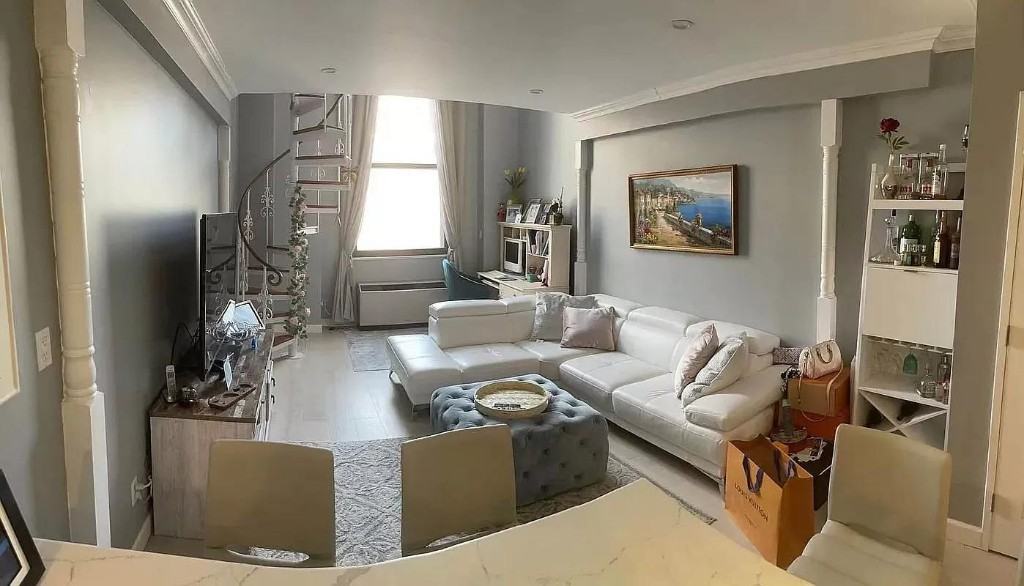 Listing photo 1 of 5