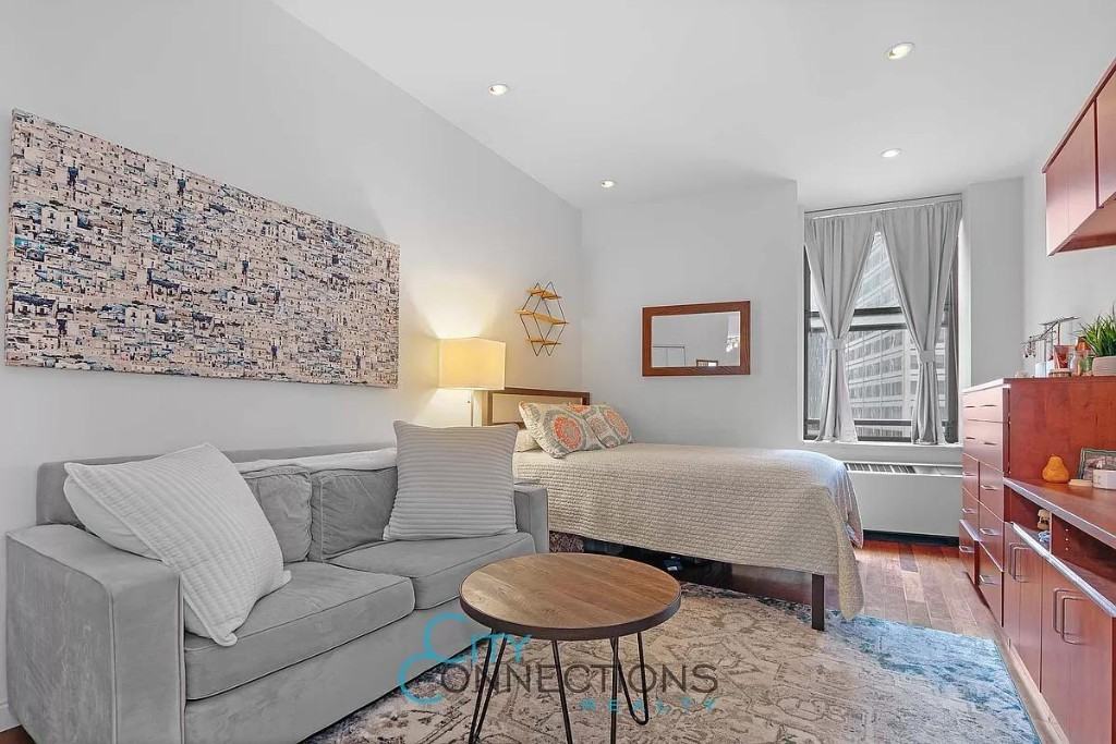 Listing photo 1 of 5