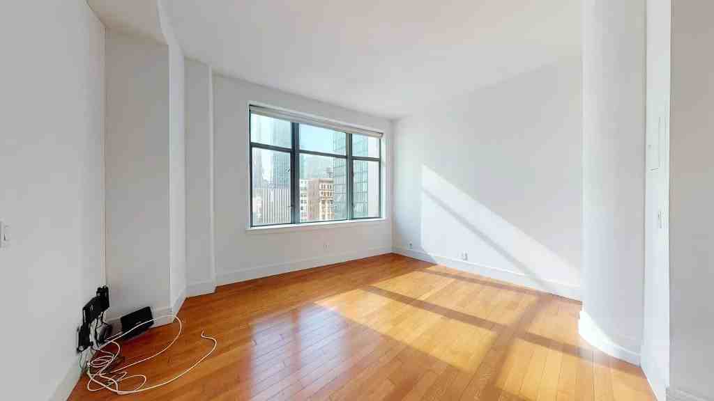 Listing photo 1 of 5