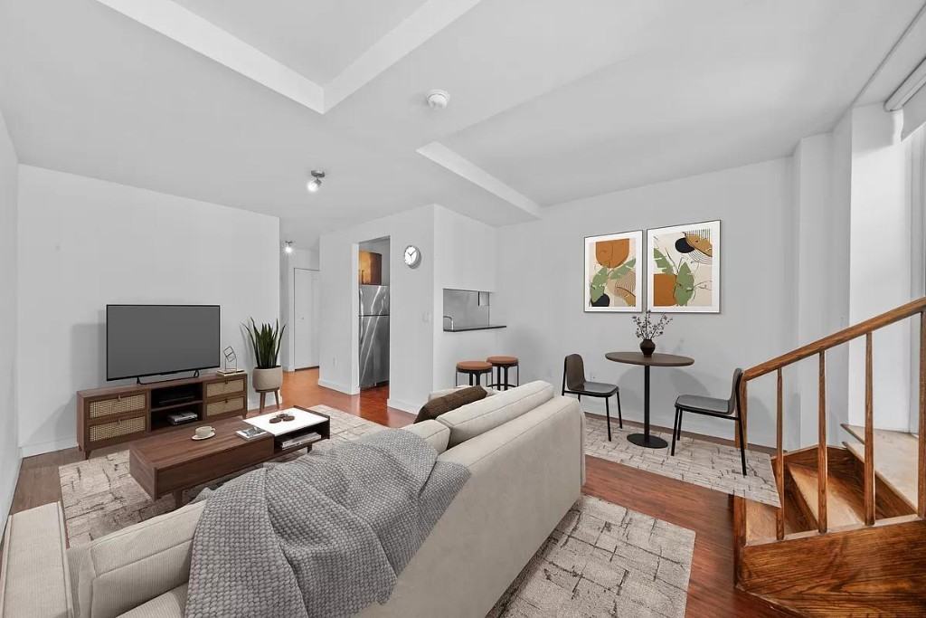 Listing photo 1 of 5