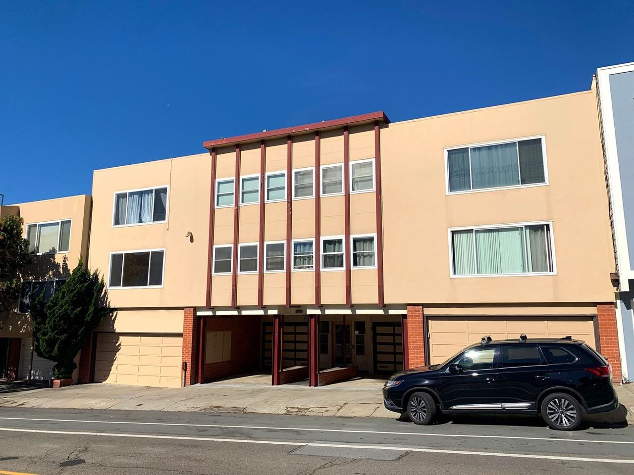 Listing photo 1 of 5