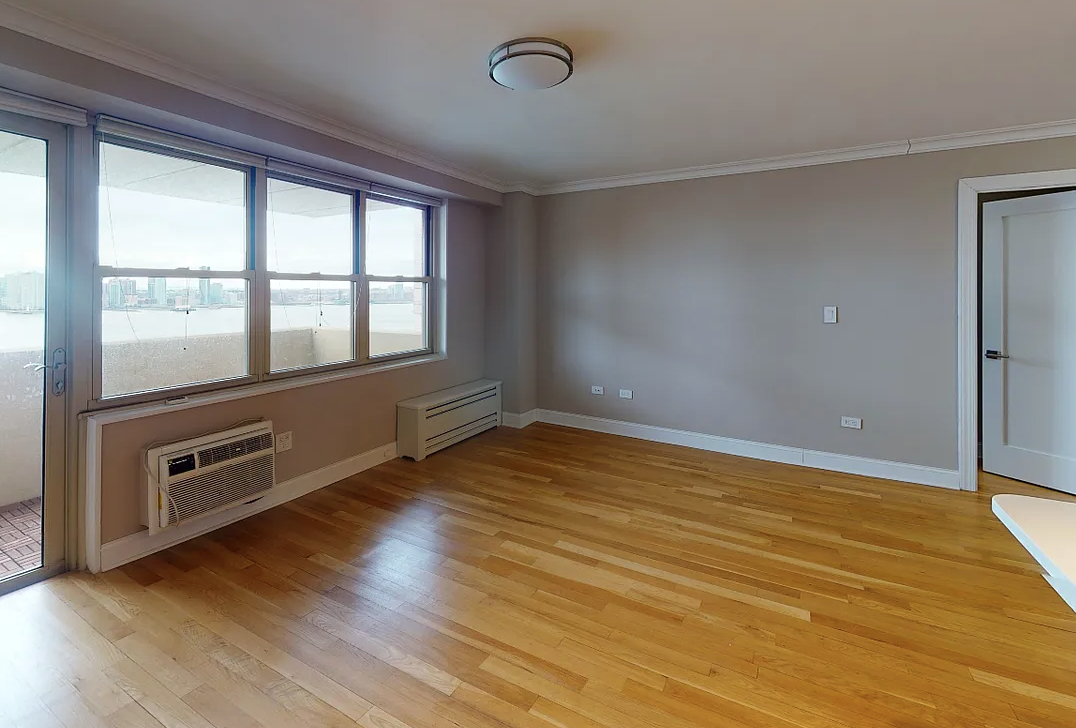 Listing photo 1 of 3