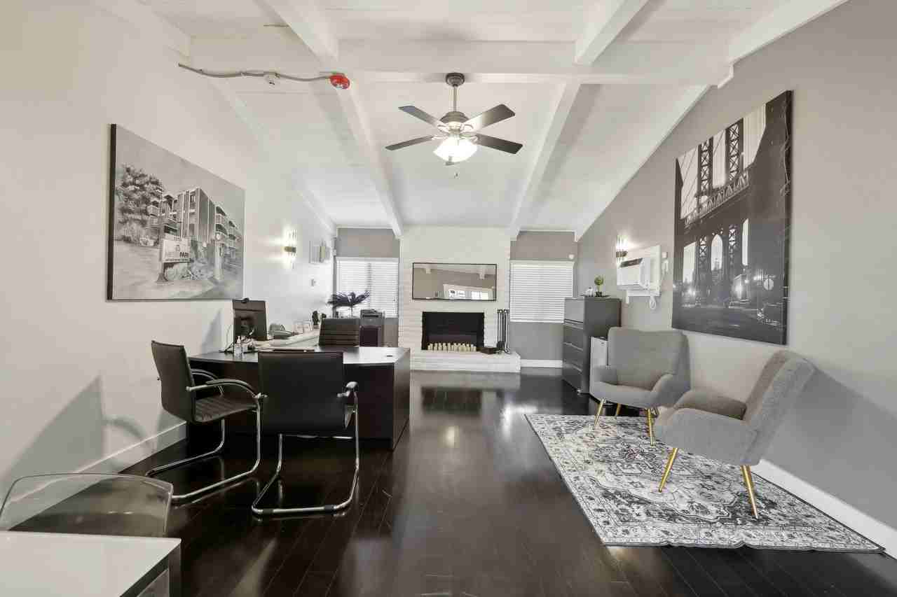 Listing photo 1 of 5