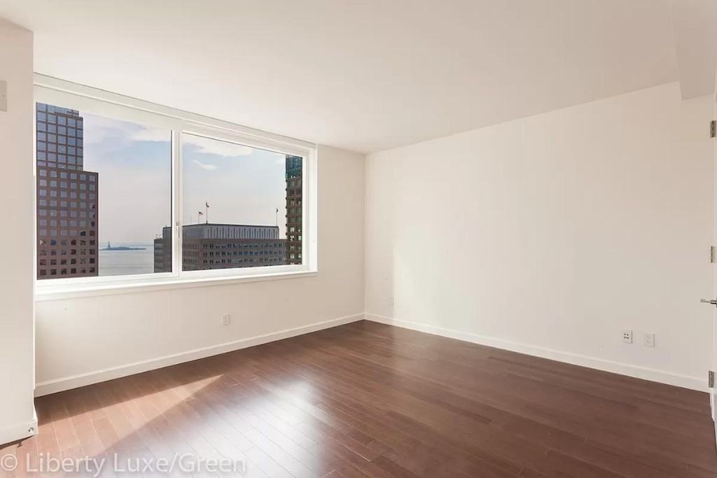 Listing photo 1 of 5