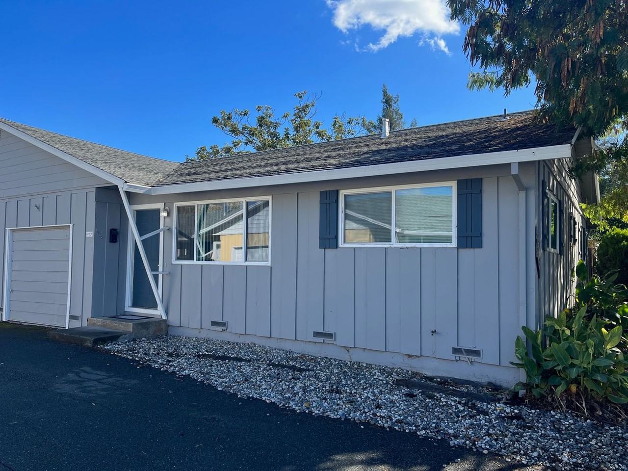 Listing photo 1 of 5
