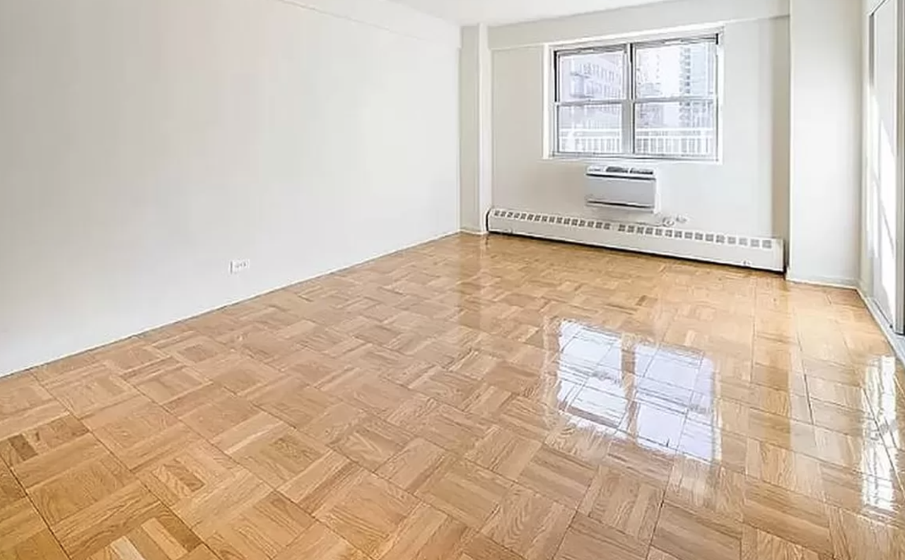 Listing photo 1 of 3