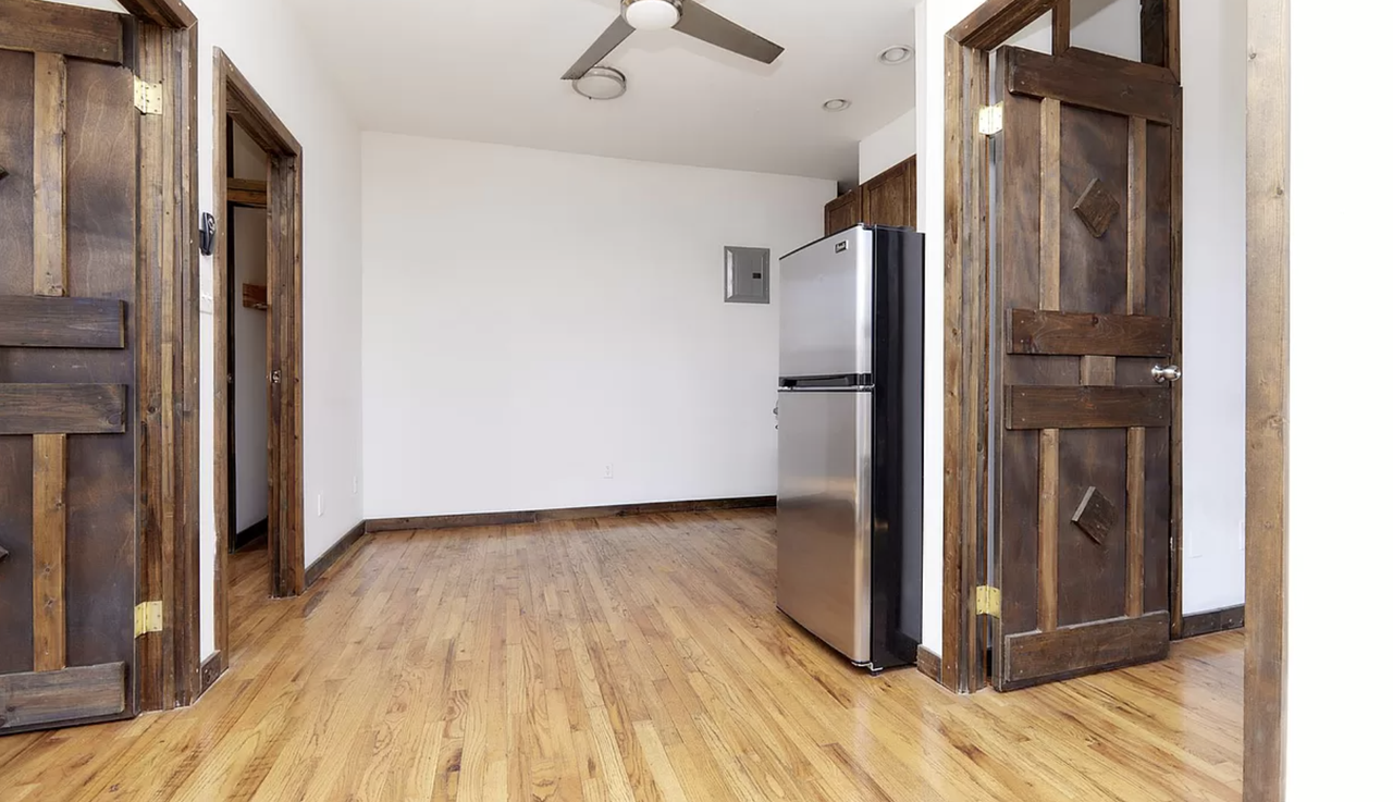 Listing photo 1 of 5