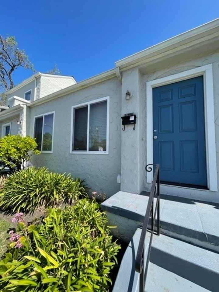 Listing photo 1 of 5