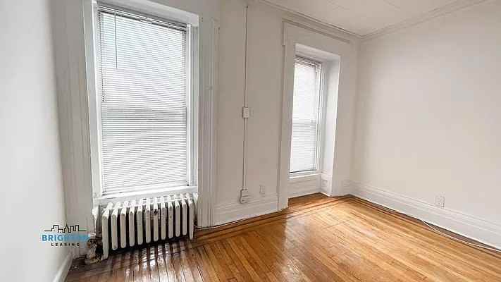 Listing photo 1 of 5