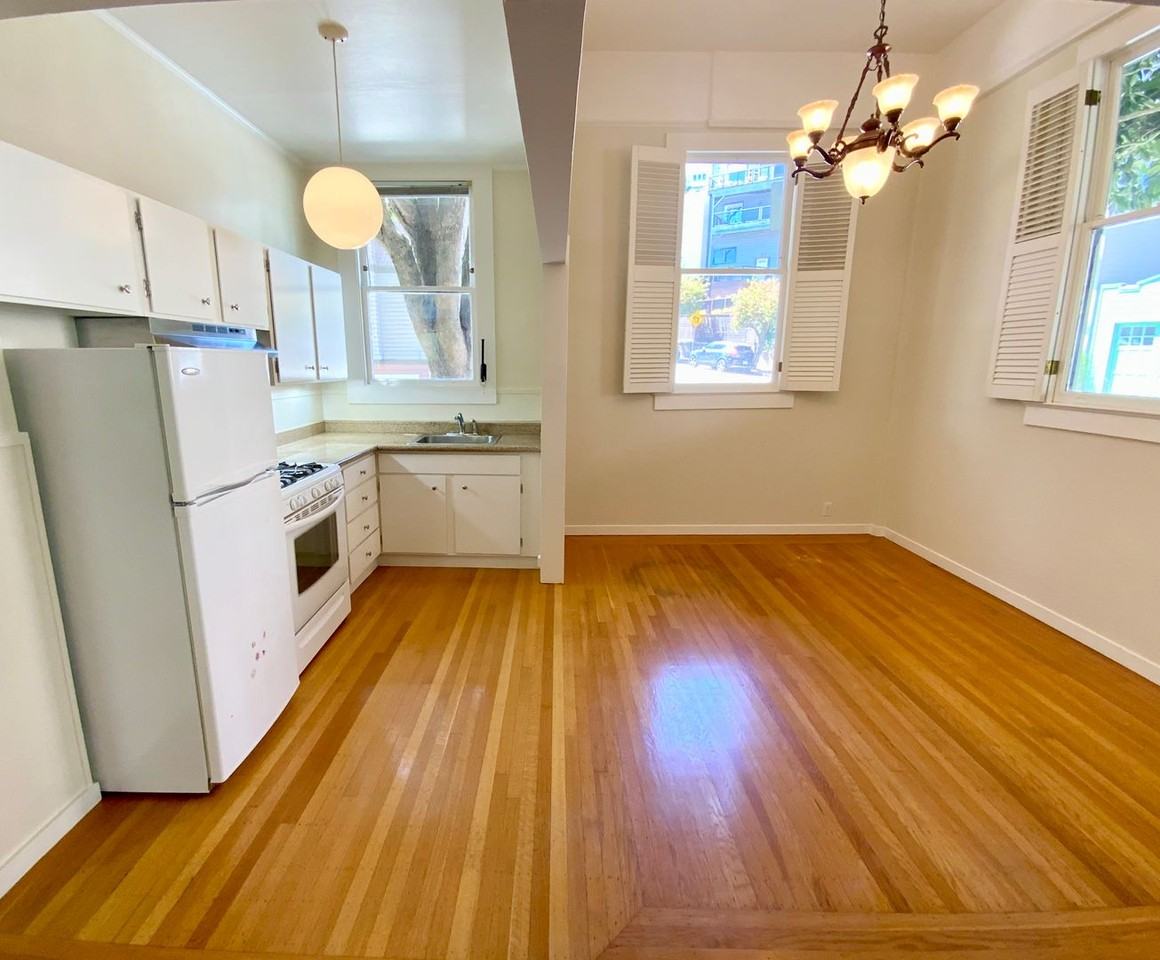 Listing photo 1 of 5