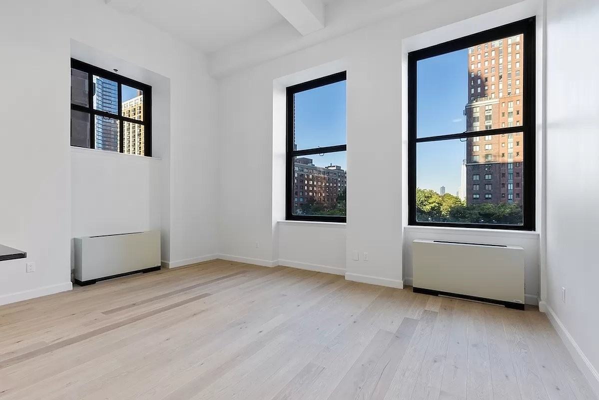 Listing photo 1 of 5