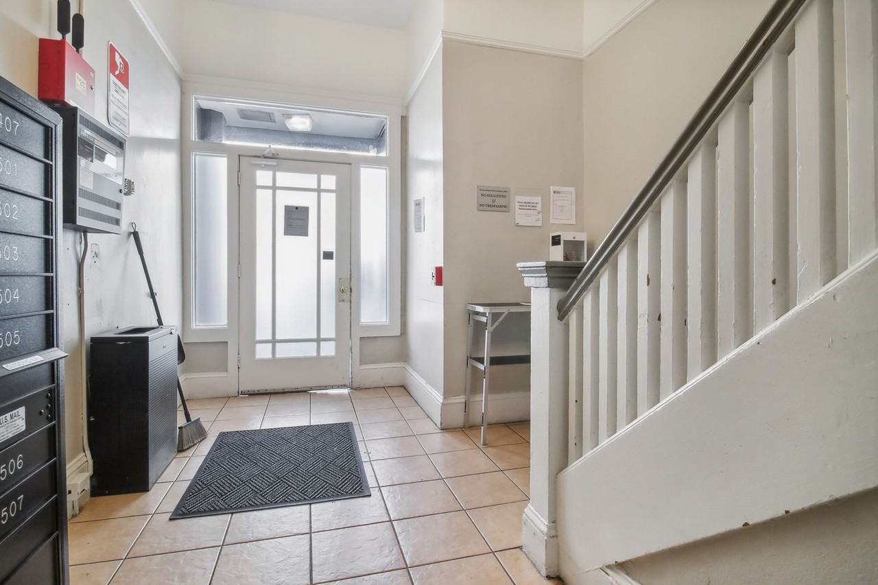 Listing photo 1 of 5
