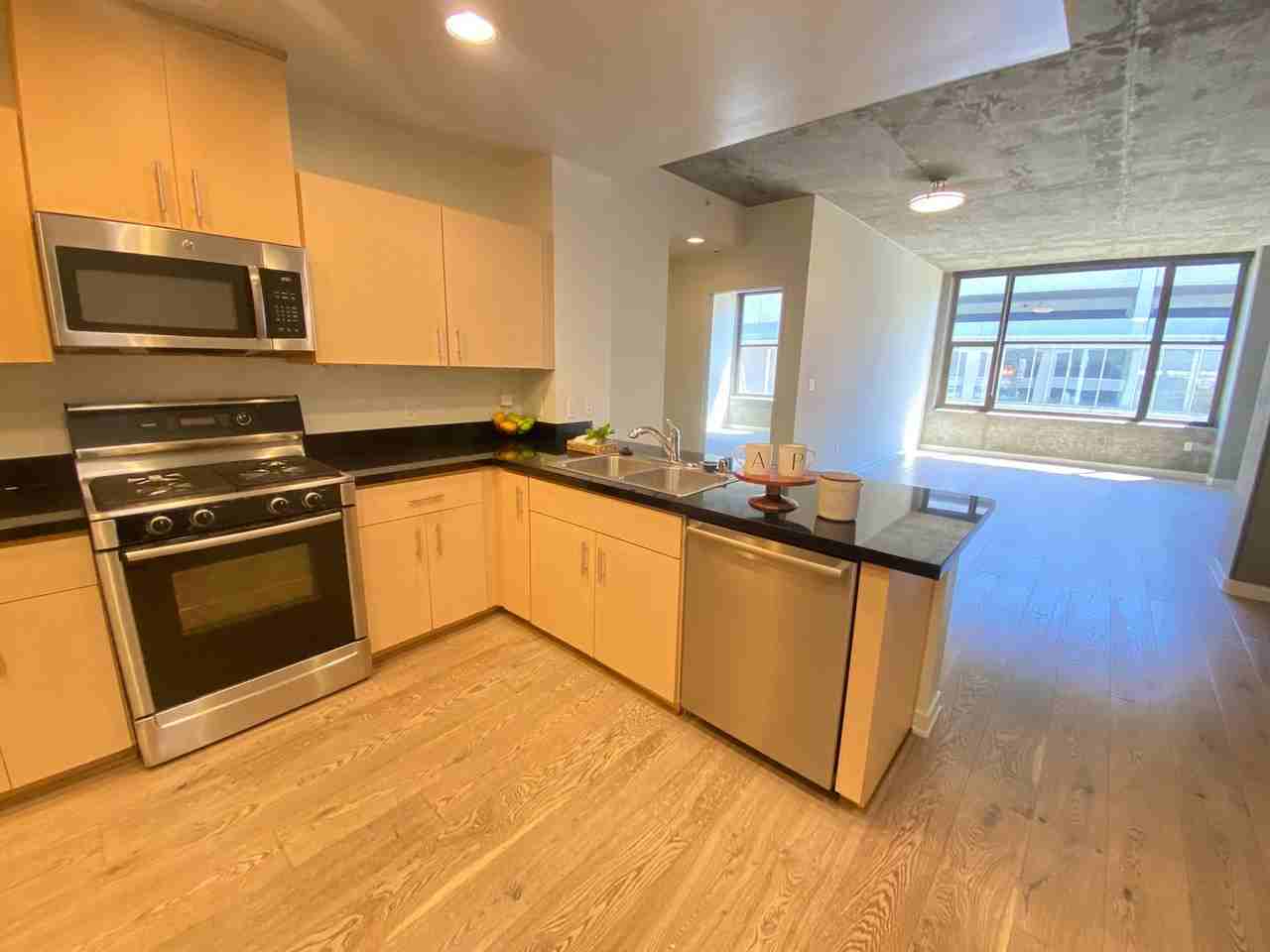 Listing photo 1 of 5