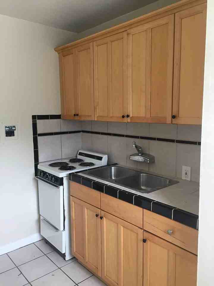 Listing photo 1 of 4