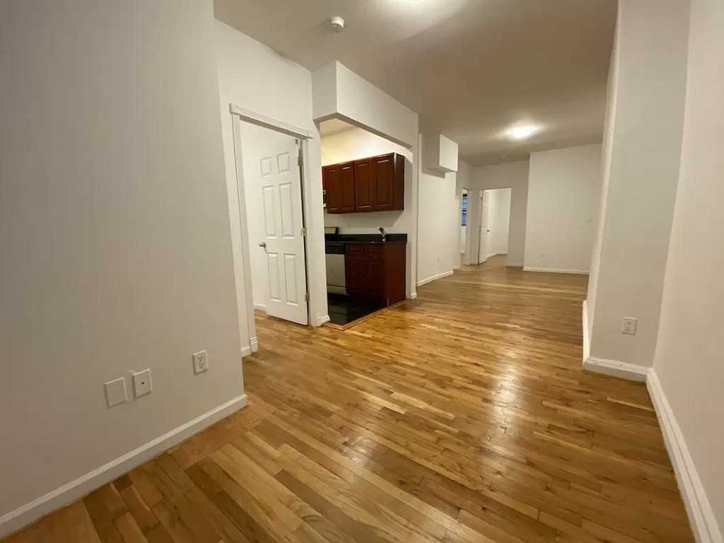 Listing photo 1 of 5