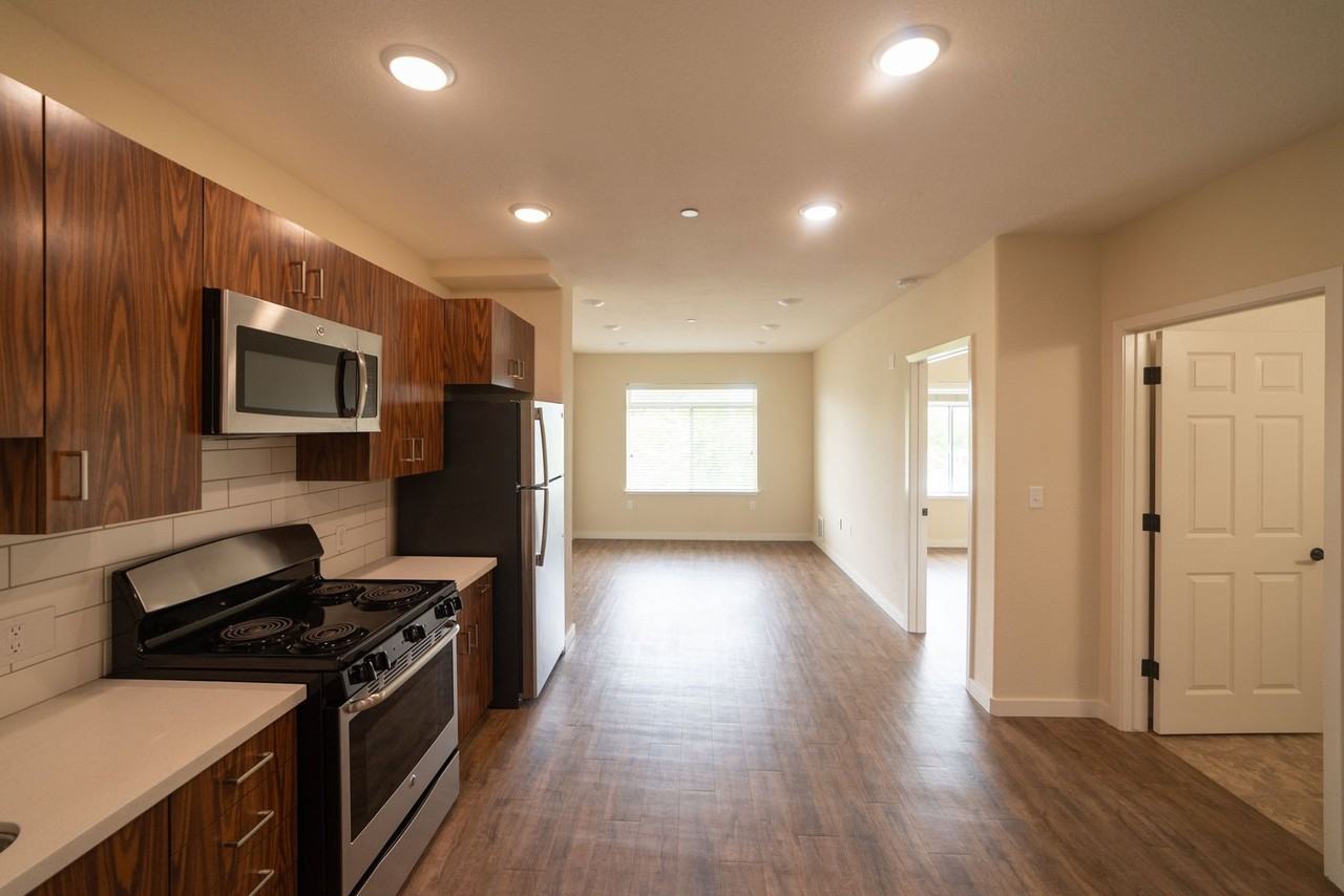 Listing photo 1 of 5