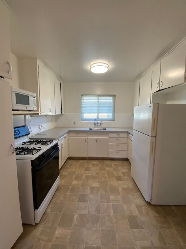 Listing photo 1 of 5