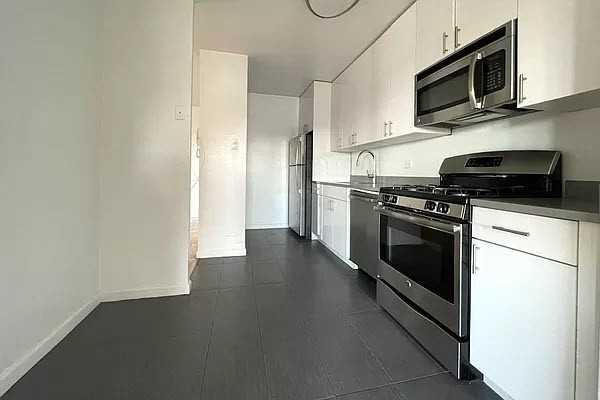 Listing photo 1 of 5