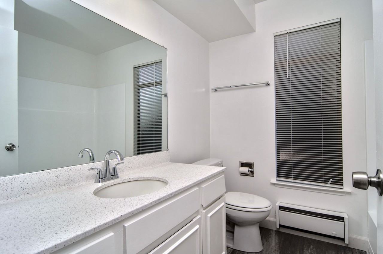 Listing photo 1 of 5