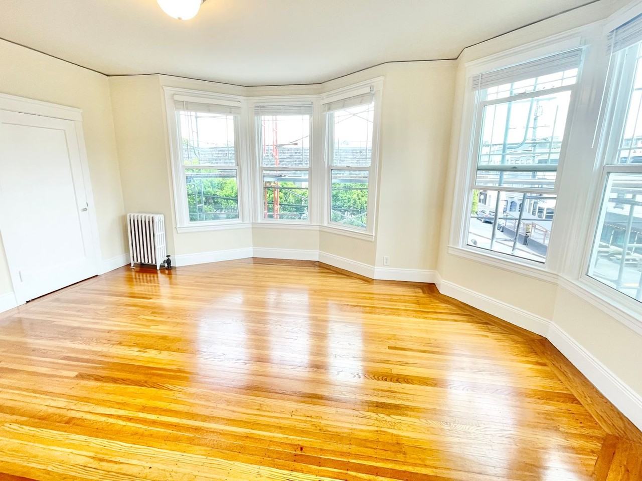 Listing photo 1 of 5