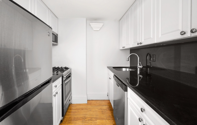 Listing photo 1 of 5