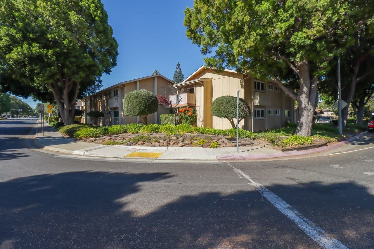 Listing photo 1 of 5