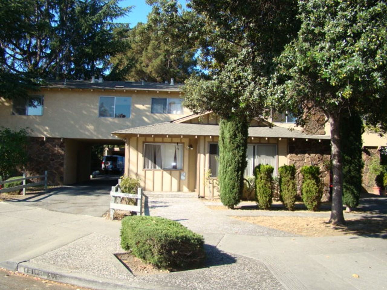 Listing photo 1 of 5