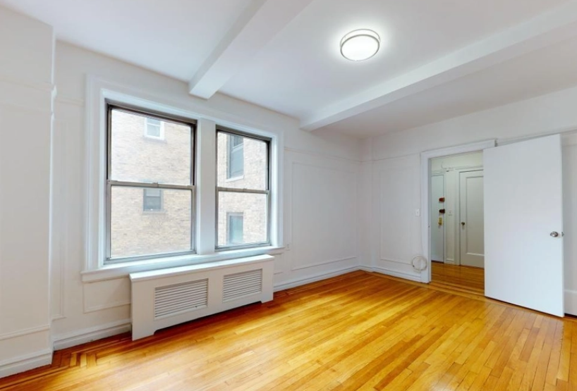 Listing photo 1 of 5