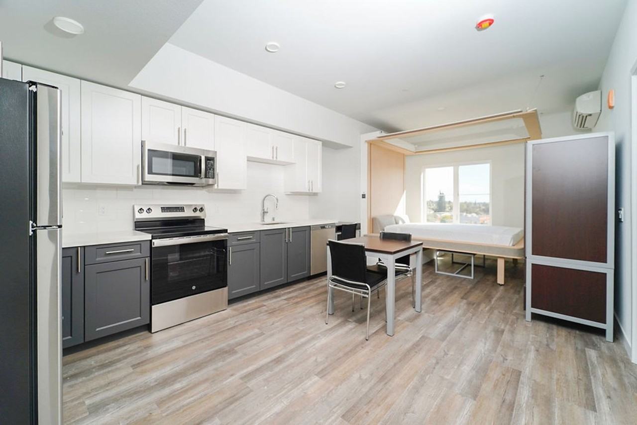 Listing photo 1 of 5